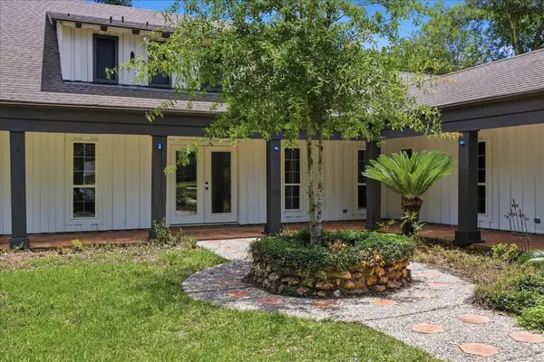 12 Bayou BND, Orange, TX 77630