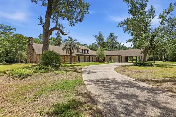12 Bayou BND, Orange, TX 77630