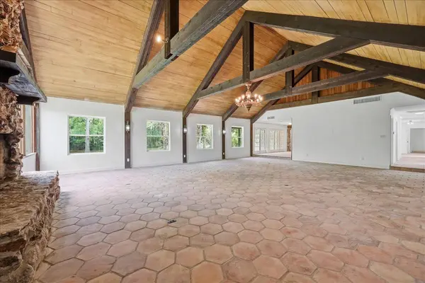 12 Bayou BND, Orange, TX 77630