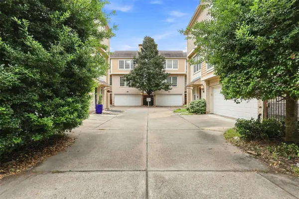 832 Cohn ST, Houston, TX 77007