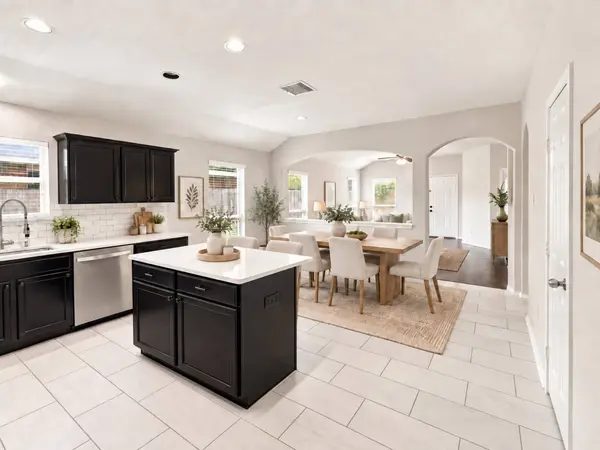 2913 Landing Edge LN, League City, TX 77539