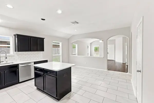 2913 Landing Edge LN, League City, TX 77539
