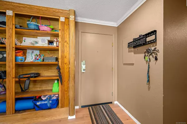 1050 Braidwood Rd #301, Courtenay, BC V9N 3R9