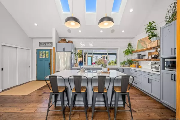 2675 Merville Rd, Merville, BC V0R 2M0