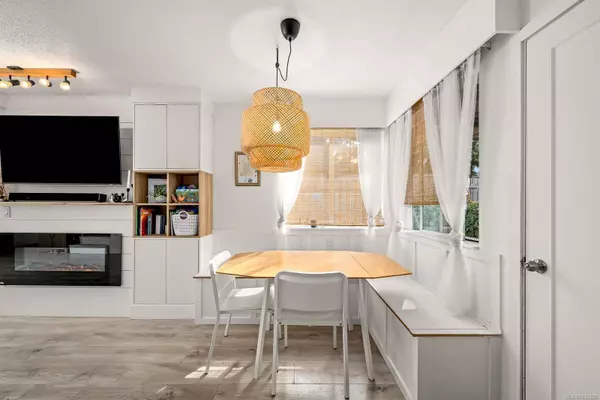 1883 & 1885 England Ave, Courtenay, BC V9N 2P7