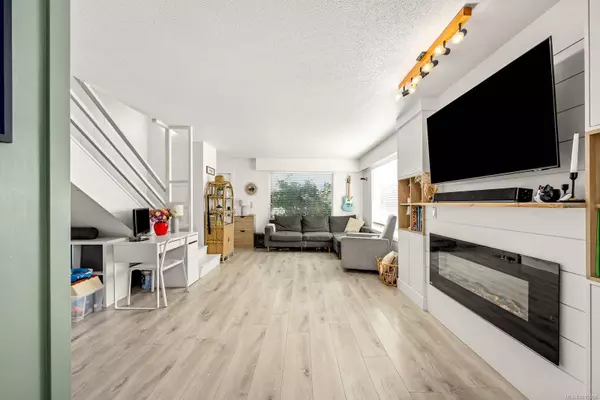 1883 & 1885 England Ave, Courtenay, BC V9N 2P7