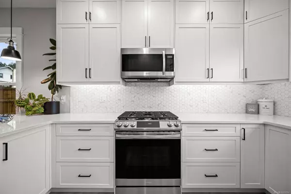 2373 Brookfield Dr, Courtenay, BC V9N 0E6