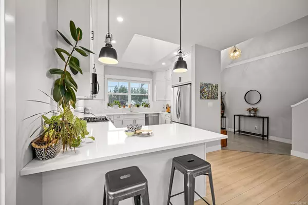 2373 Brookfield Dr, Courtenay, BC V9N 0E6