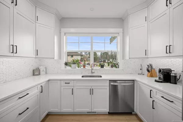 2373 Brookfield Dr, Courtenay, BC V9N 0E6