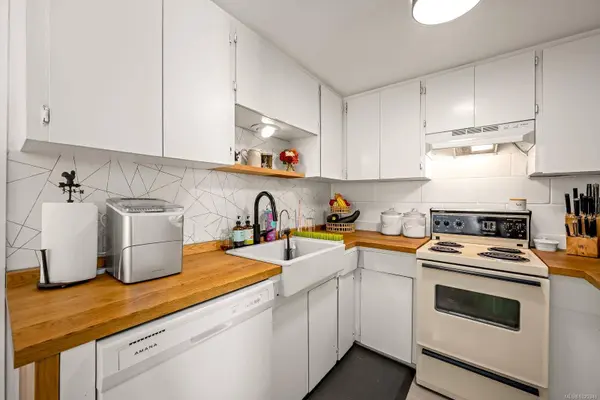 1883 & 1885 England Ave, Courtenay, BC V9N 2P7