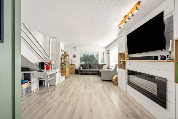 1883 & 1885 England Ave, Courtenay, BC V9N 2P7