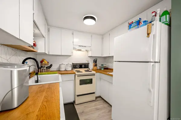 1883 & 1885 England Ave, Courtenay, BC V9N 2P7