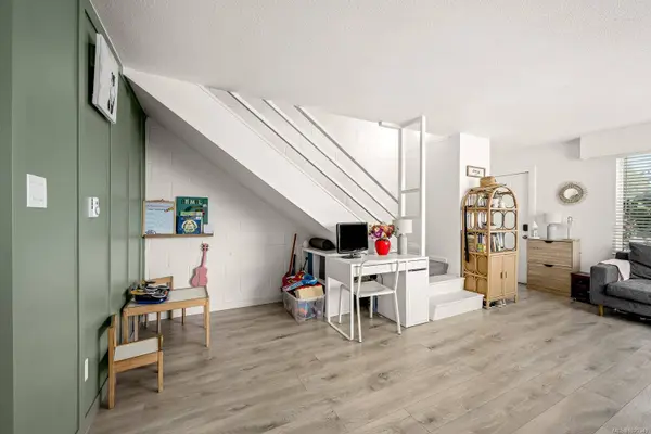 1883 & 1885 England Ave, Courtenay, BC V9N 2P7