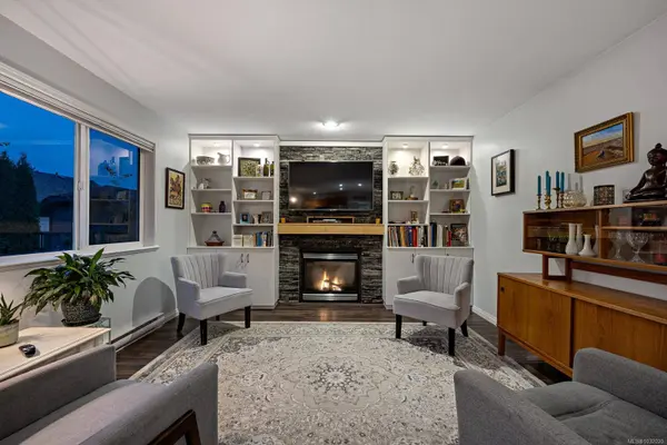 1952 Marten Ave, Comox, BC V9M 2K2