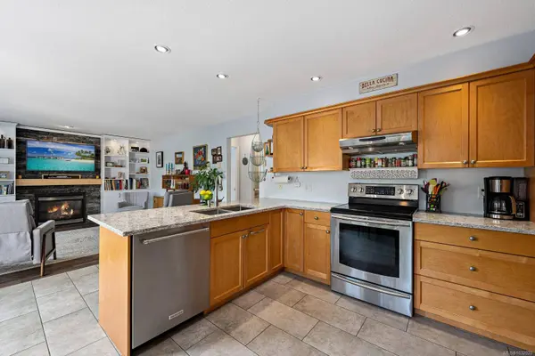 1952 Marten Ave, Comox, BC V9M 2K2