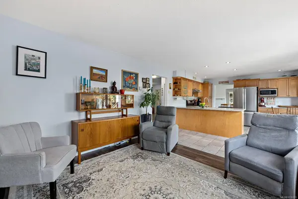 1952 Marten Ave, Comox, BC V9M 2K2