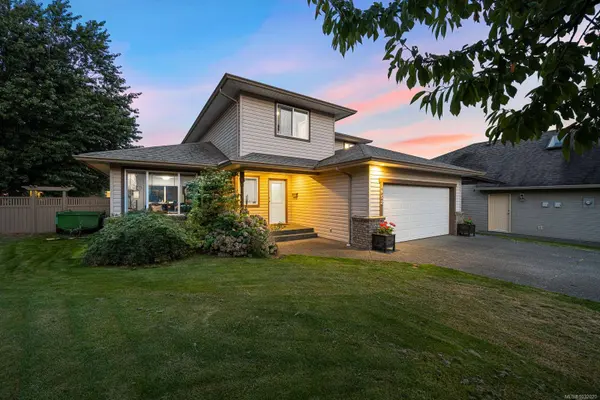 1952 Marten Ave, Comox, BC V9M 2K2