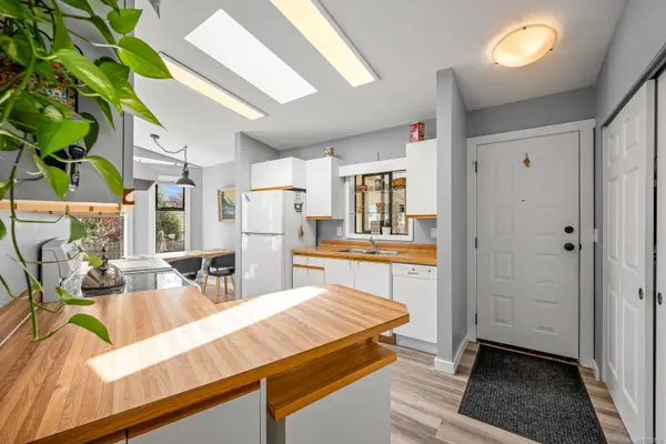 2301 6th St, Courtenay, BC V9N 7T8
