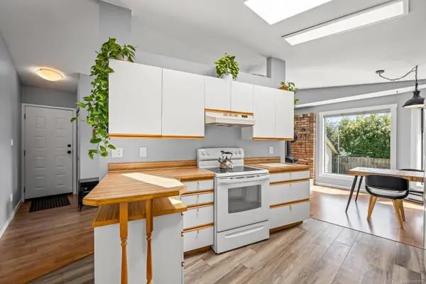 2301 6th St, Courtenay, BC V9N 7T8