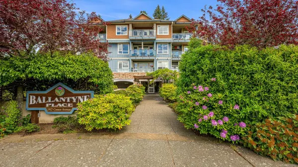 1912 Comox Ave #303, Comox, BC V9M 3M4