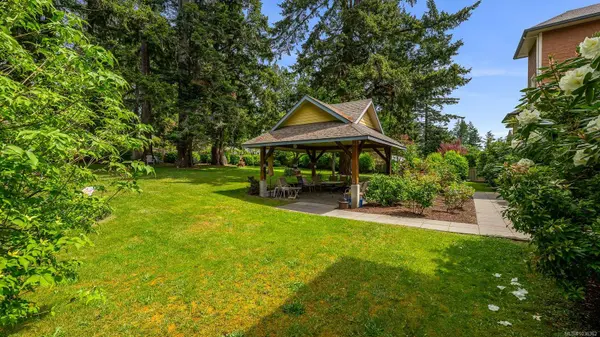 1912 Comox Ave #303, Comox, BC V9M 3M4
