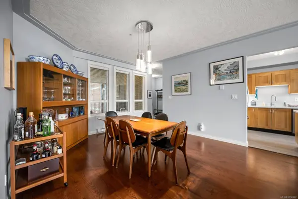 1912 Comox Ave #303, Comox, BC V9M 3M4