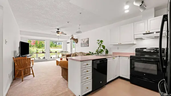 1201 Henry Rd #502, Courtenay, BC V9N 7P2