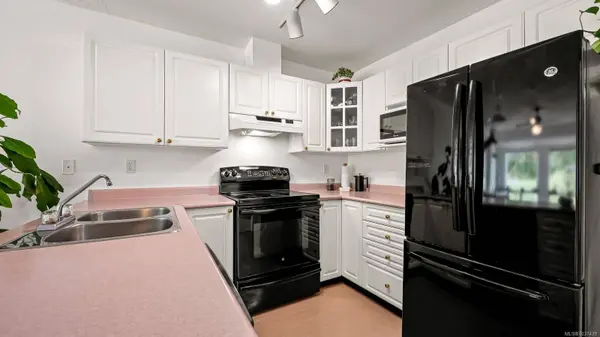 1201 Henry Rd #502, Courtenay, BC V9N 7P2