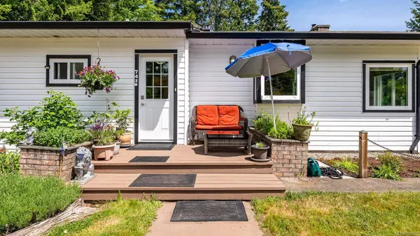 7410 Yake Rd, Fanny Bay, BC V0R 1W0