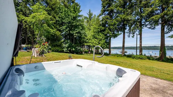 7410 Yake Rd, Fanny Bay, BC V0R 1W0