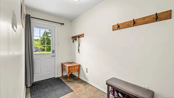 7410 Yake Rd, Fanny Bay, BC V0R 1W0