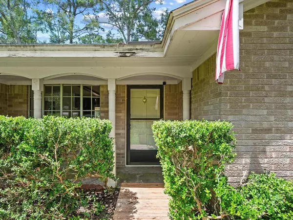 1819 Pin Oak DR, Conroe, TX 77301