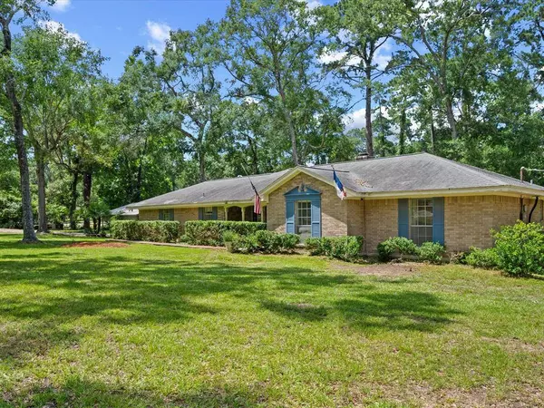 1819 Pin Oak DR, Conroe, TX 77301