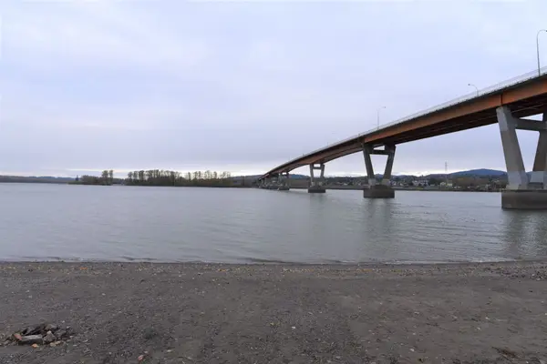 Abbotsford vs. Mission: Which Should You Choose?