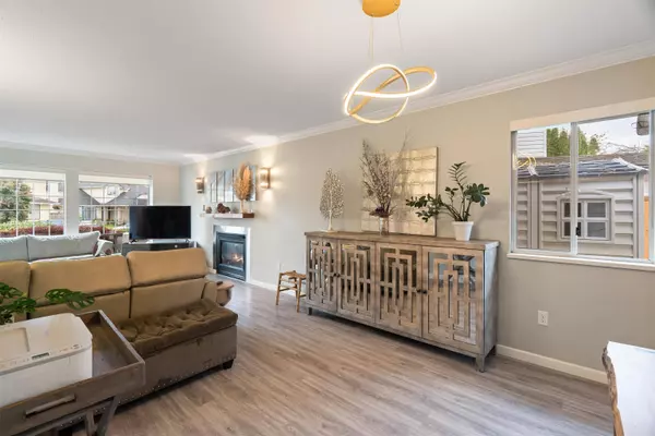 32345 Clinton AVE, Abbotsford, BC V2T 5B3