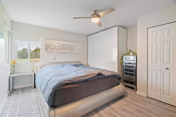 32345 Clinton AVE, Abbotsford, BC V2T 5B3