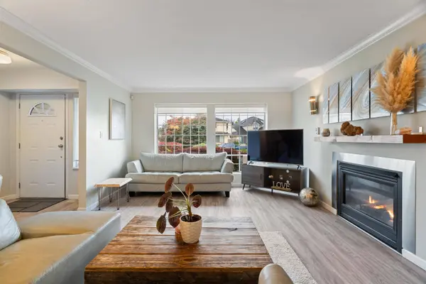 32345 Clinton AVE, Abbotsford, BC V2T 5B3