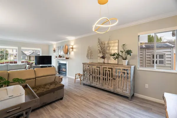 32345 Clinton AVE, Abbotsford, BC V2T 5B3