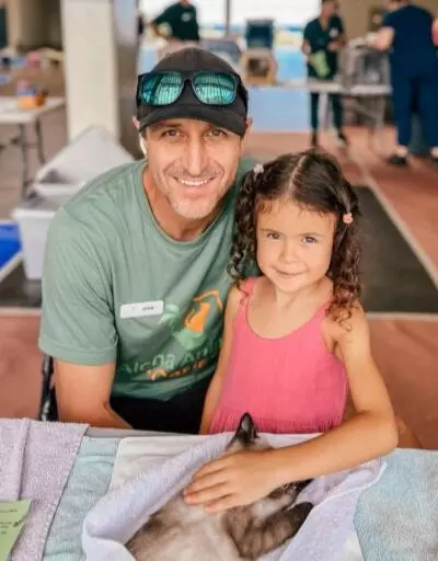 John and Avea - Cat Clinic