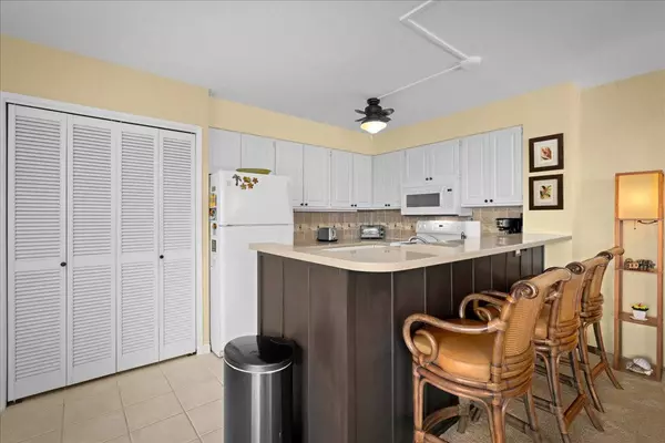 75-6016 ALII DR #323, Kailua-kona, HI 96740