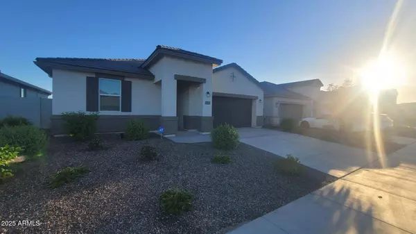 2715 W SEAVER Avenue, Apache Junction, AZ 85120
