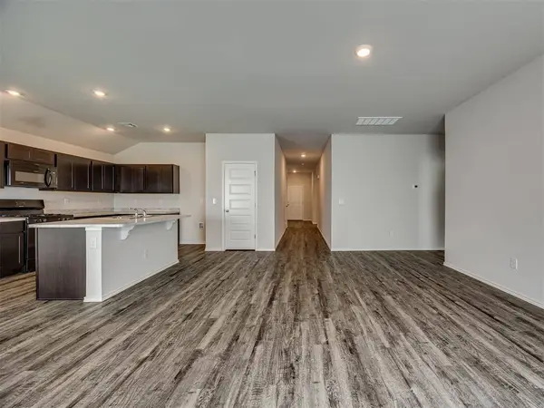 9513 Laredo LN, Yukon, OK 73099