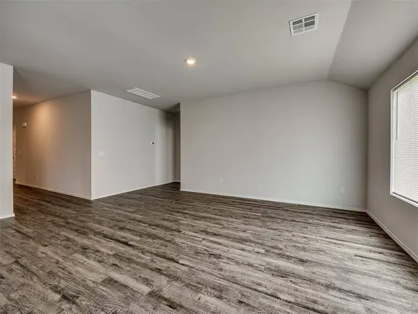 9513 Laredo LN, Yukon, OK 73099