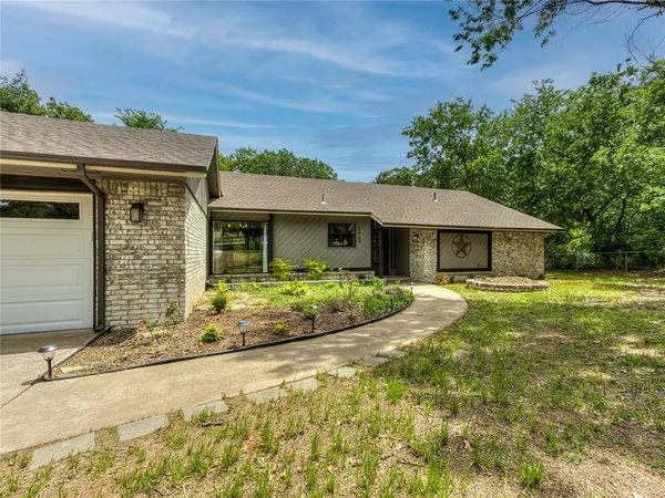 9404 Red Oak LN, Edmond, OK 73034