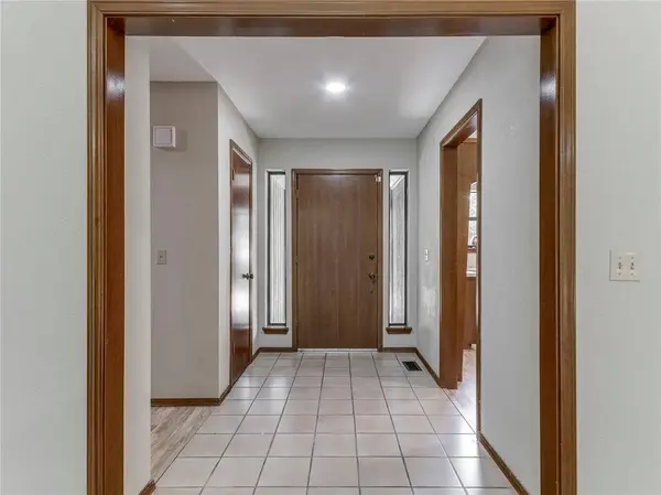 9404 Red Oak LN, Edmond, OK 73034
