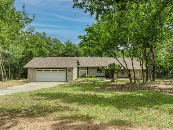 9404 Red Oak LN, Edmond, OK 73034
