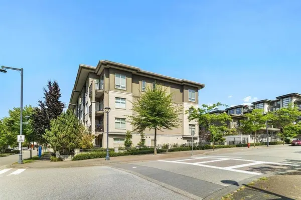 13468 King George BLVD #405, Surrey, BC V3T 0B5