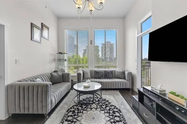 13468 King George BLVD #405, Surrey, BC V3T 0B5