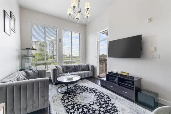 13468 King George BLVD #405, Surrey, BC V3T 0B5