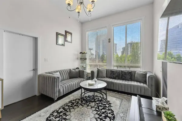 13468 King George BLVD #405, Surrey, BC V3T 0B5